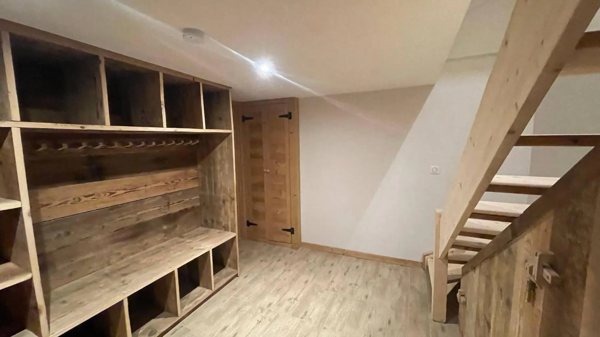 Chalet Clocher Sleeps 10 Hot Tub Essert-Romand