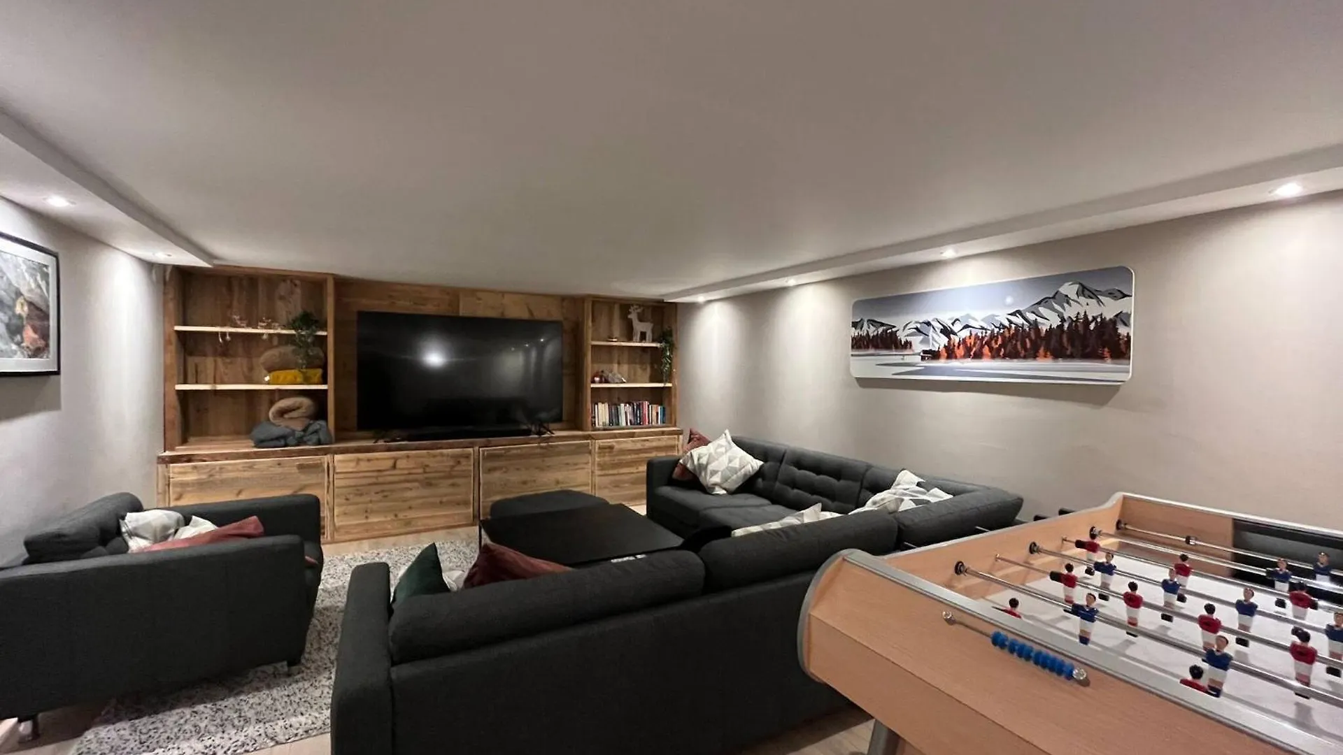 Chalet Clocher Sleeps 10 Hot Tub Essert-Romand